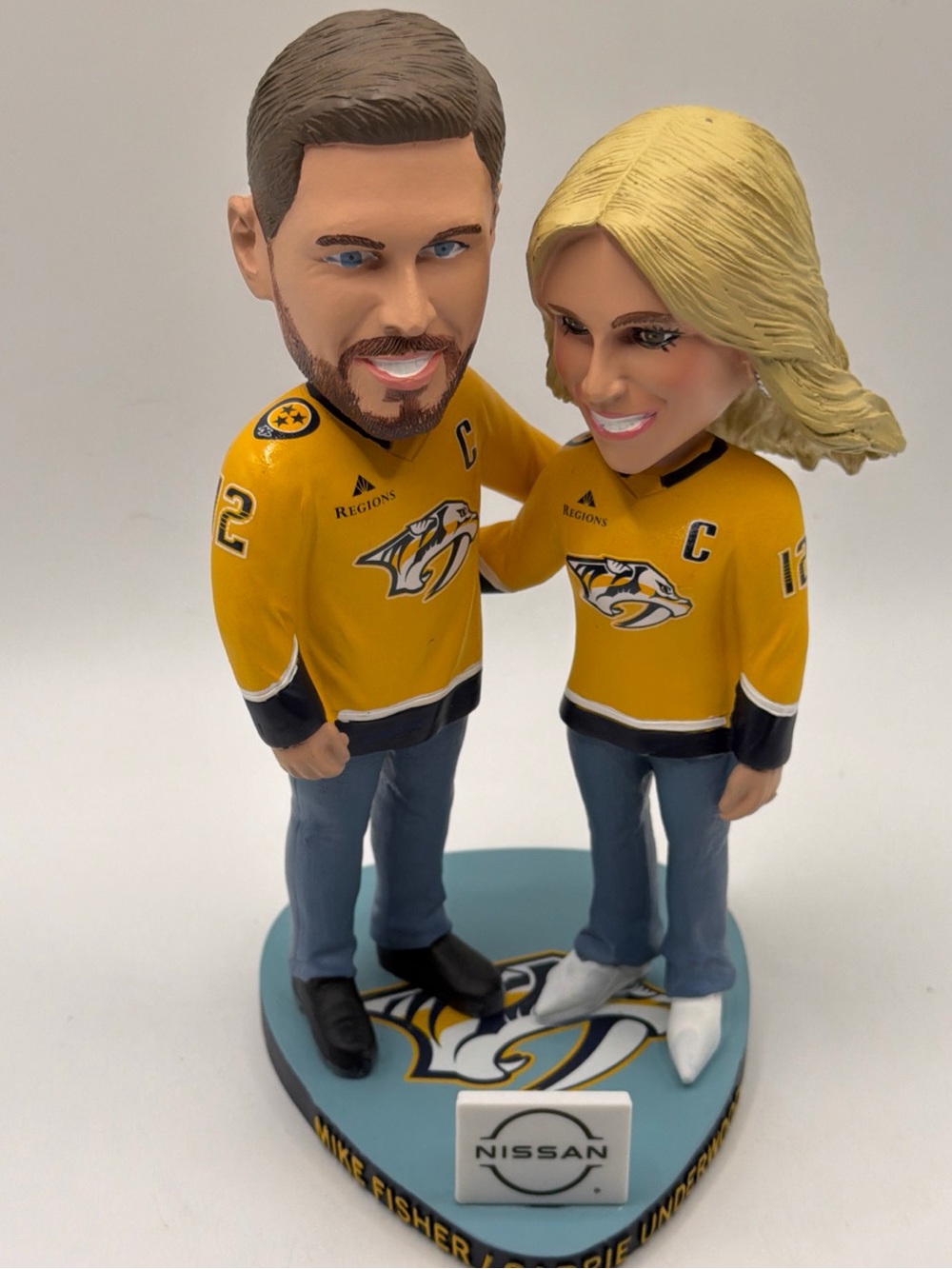 Nashville Predators Bobblehead Carrie Underwood and Mike Fisher